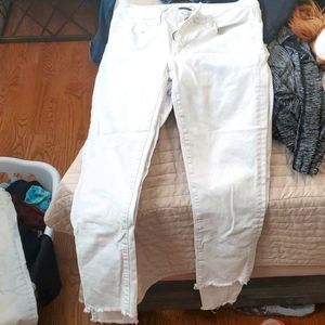 White jeggings with frayed bottoms